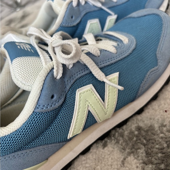 New Balance 515 Woman’s Retro Sneakers in Blue and White - Picture 2 of 10
